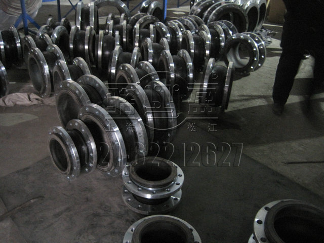 橡膠接頭組裝現(xiàn)場(chǎng)圖